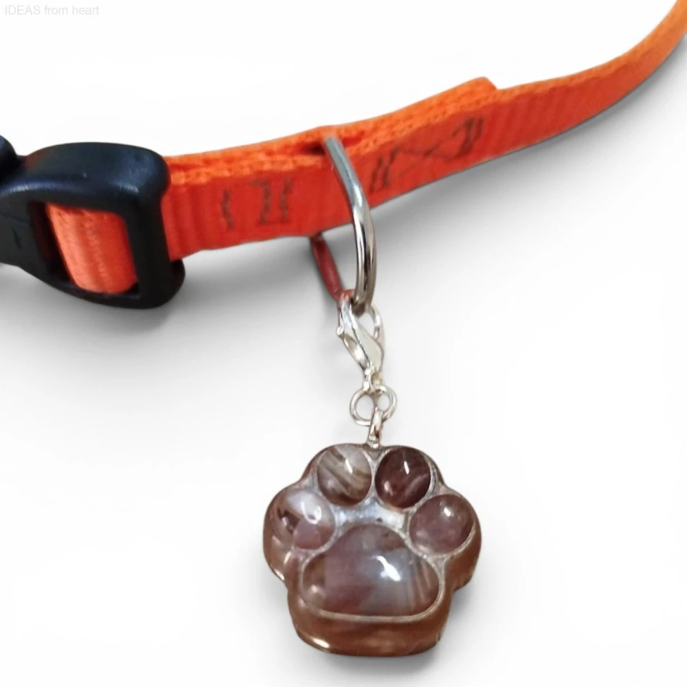 Orgonitový přívěsek na obojek – psí tlapka s achátem (2 cm)
