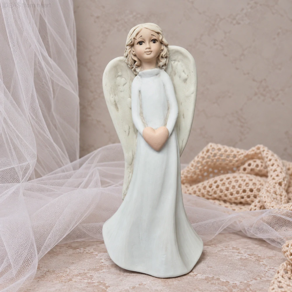Sádrový anděl s meruňkovým srdcem – 22 cm