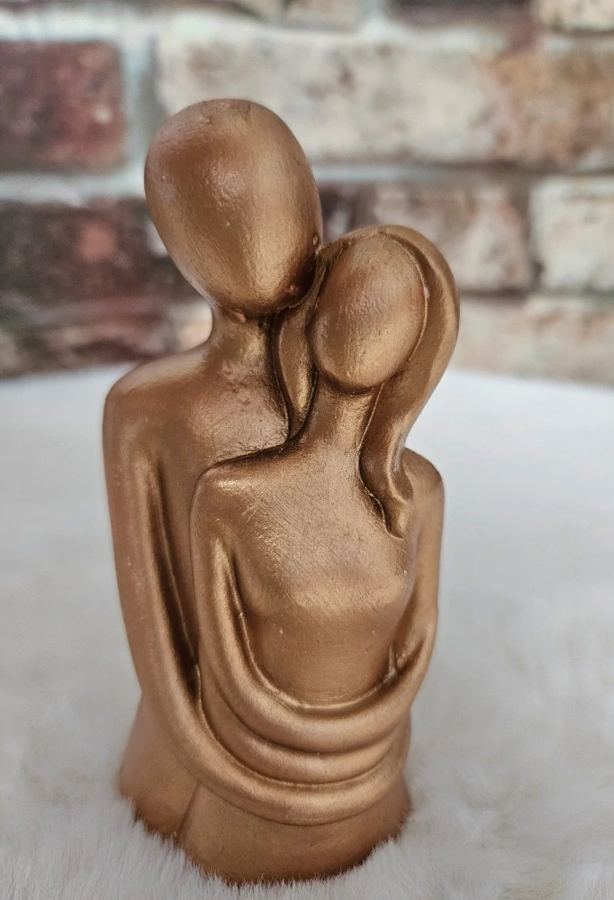 Objímající pár milenců bronzový - jedno tělo jedna duše 12 cm - sádra