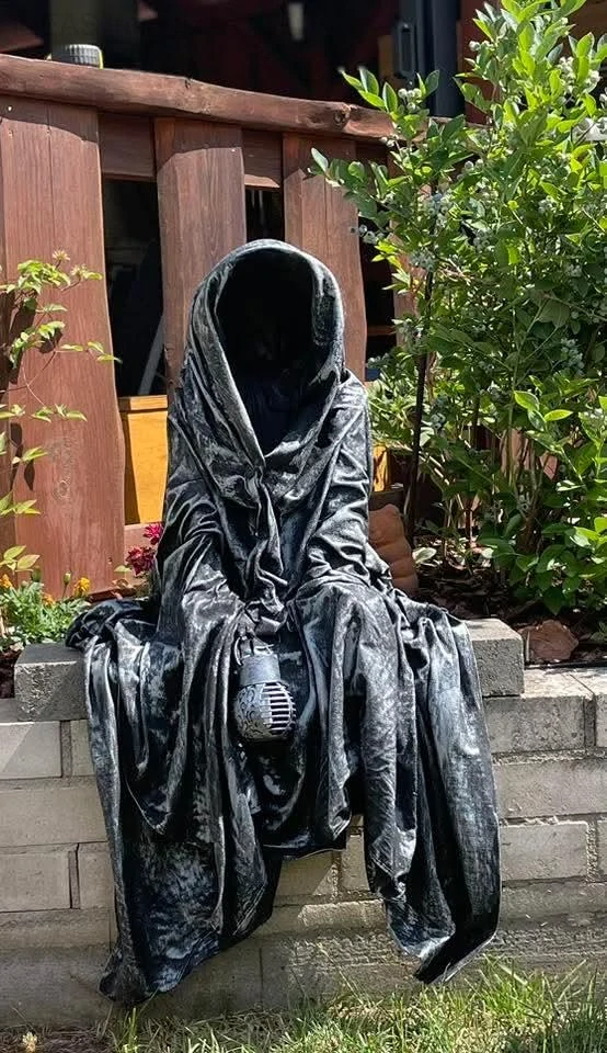 DUCH  SEDÍCÍ- POUSTEVNÍK - stříbrná patina - Halloween - zahradní socha  - Powertex