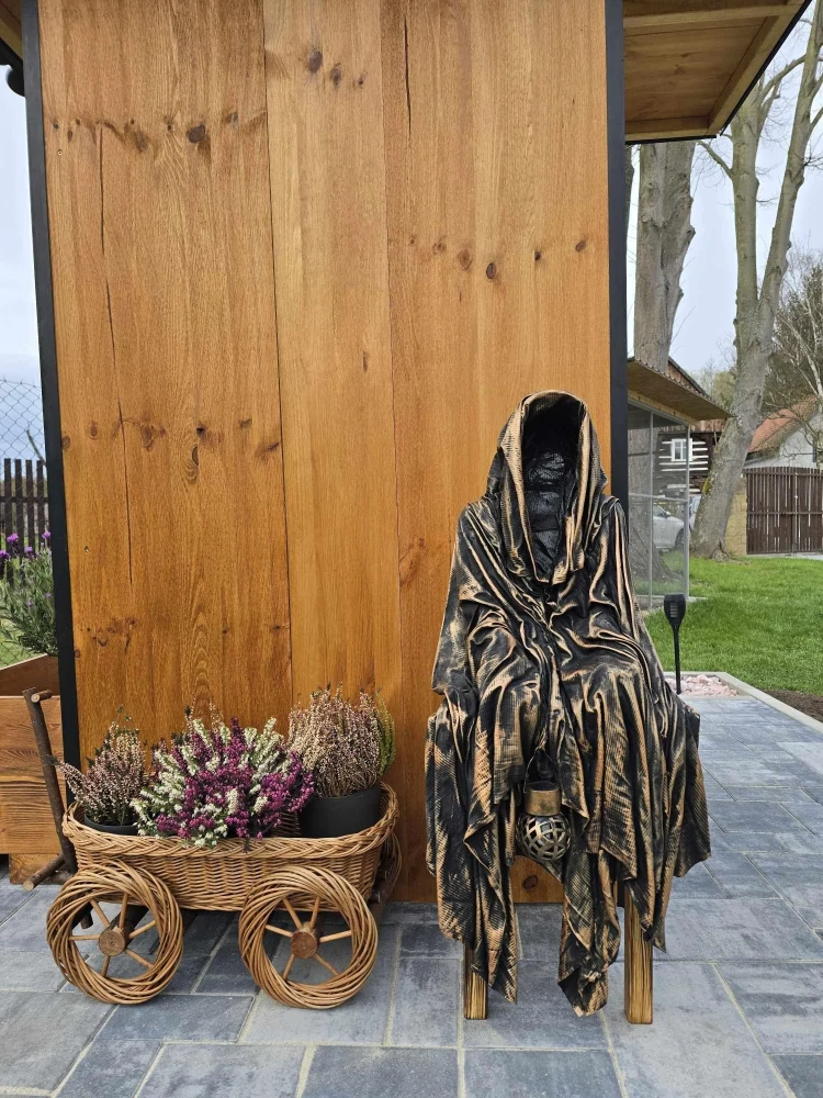 DUCH SEDÍCÍ- POUSTEVNÍK - Bronzová patina - Halloween - zahradní socha - Powertex