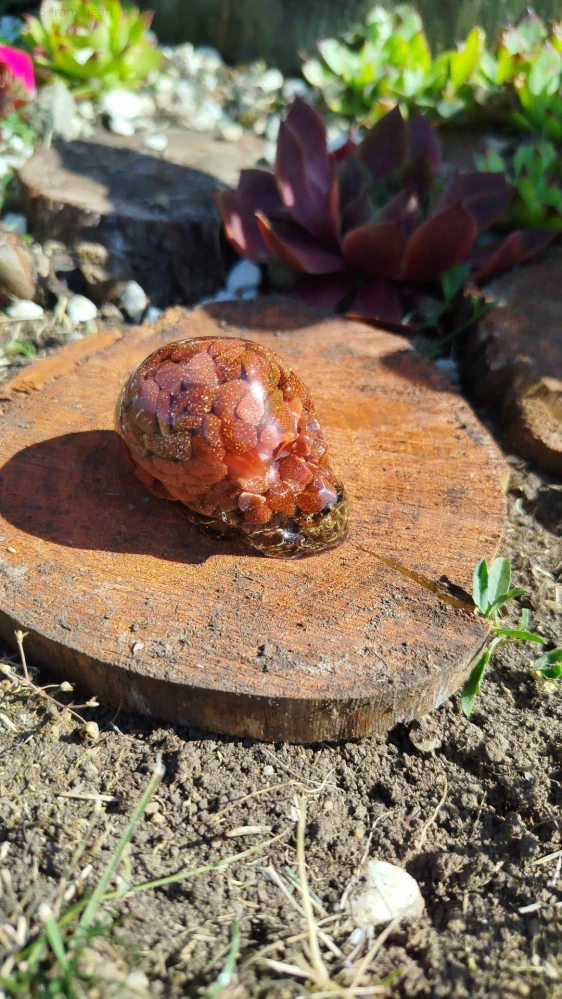  Orgonitová lebka se zlatým avanturínem – odvaha, štěstí a síla životní energie