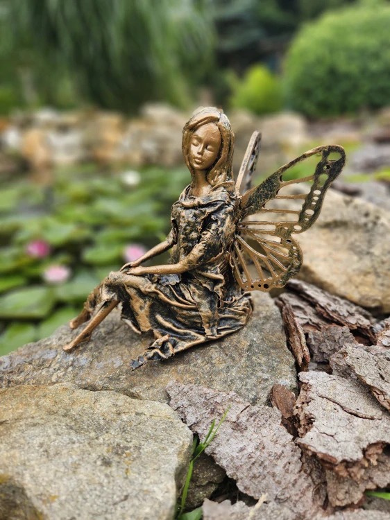 Zahradní víla s motýlími křídly – bronzová patina - Powertex