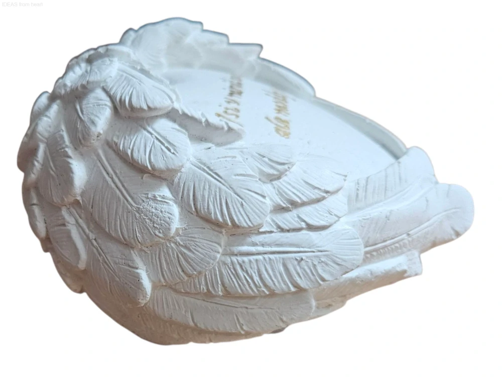 Vzpomínkové srdce s andělskými křídly – „Jsi v náručí andělů, ale navždy s námi“- zlaté písmo 