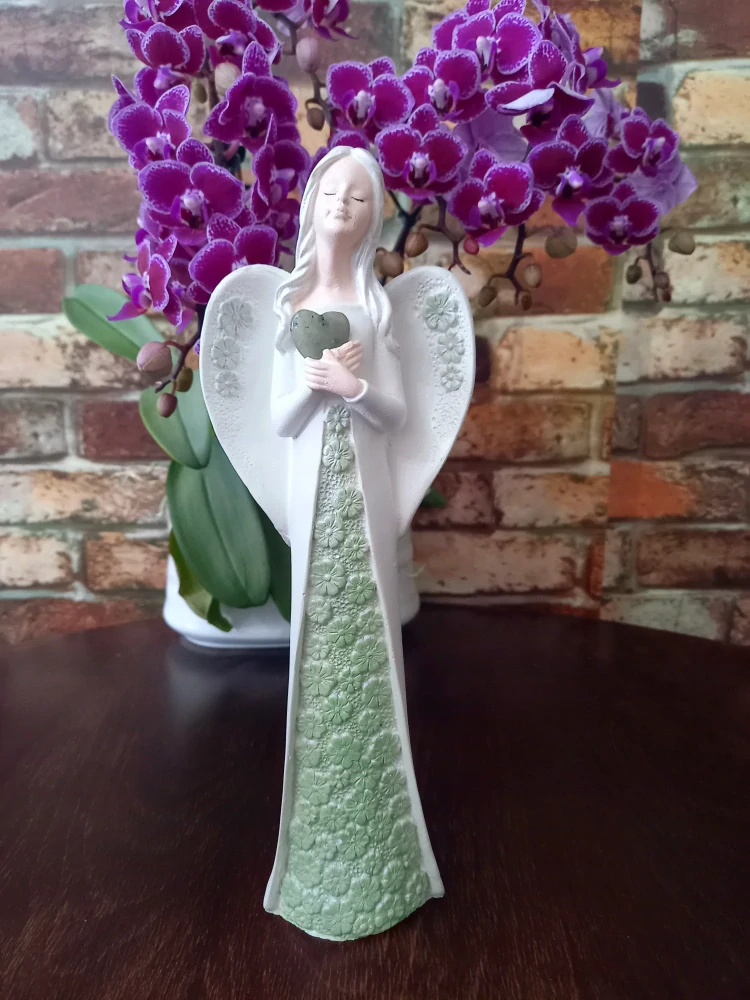 Sádrová Andělka s Minerálem - LABRADORIT