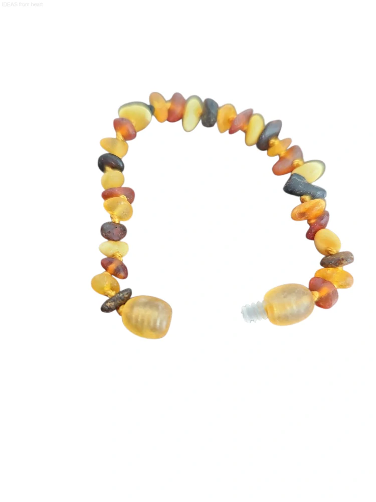 Dětský jantarový náramek – pomocník při prořezávání zoubků