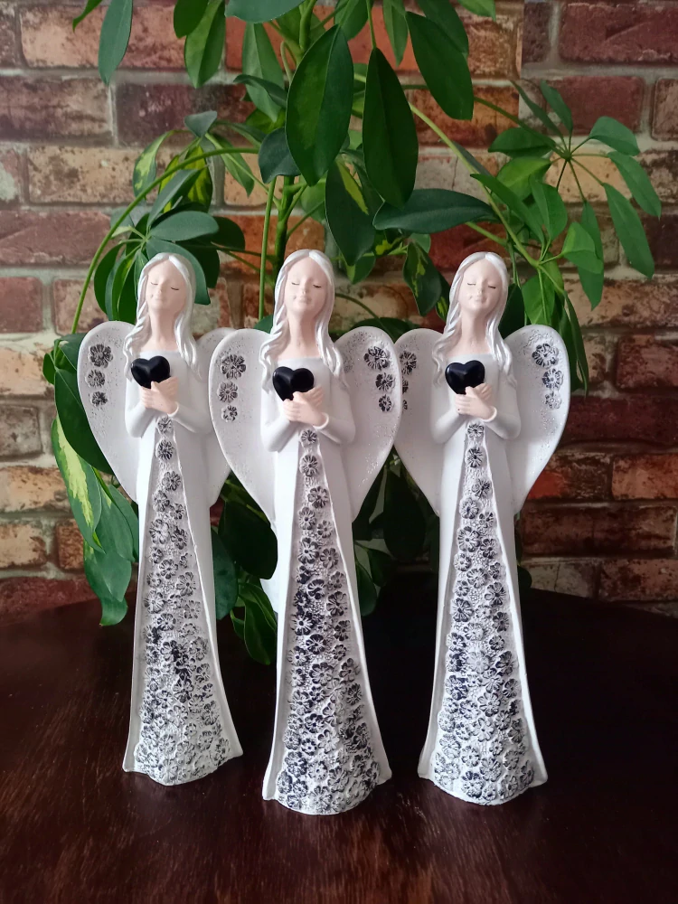 Sádrová Andělka s Minerálem - OBSIDIÁN ČERNÝ