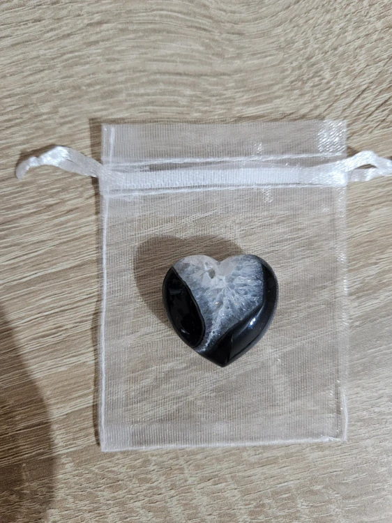 Srdce Achát černý pruhovaný 30×30 mm v praktickém pytlíčku