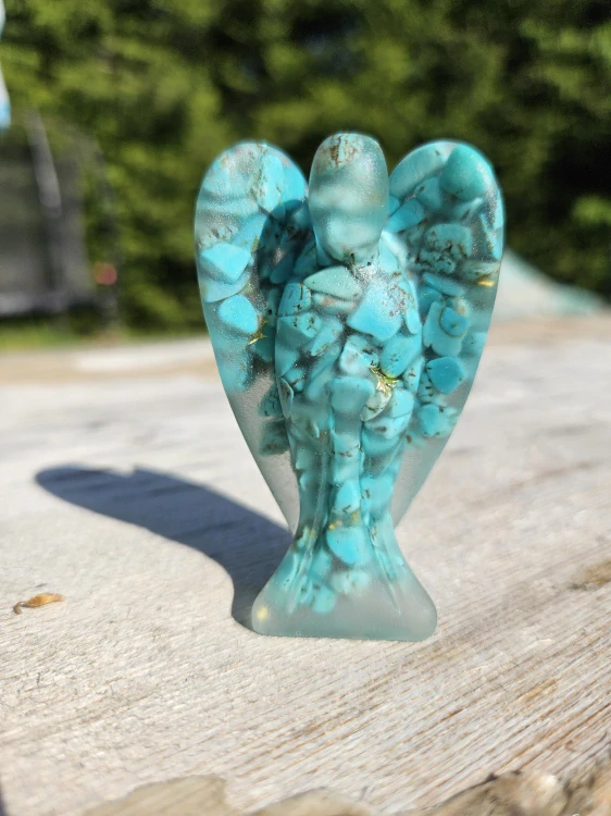 Orgonitový anděl s tyrkenitem – amulet harmonie, klidu a pozitivní energie