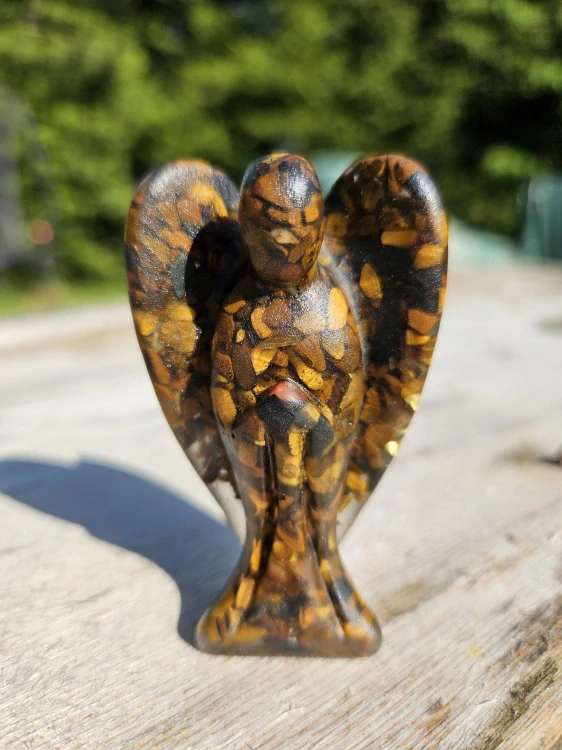 Orgonitový anděl s tygřím okem – amulet ochrany, síly a pozitivní energie
