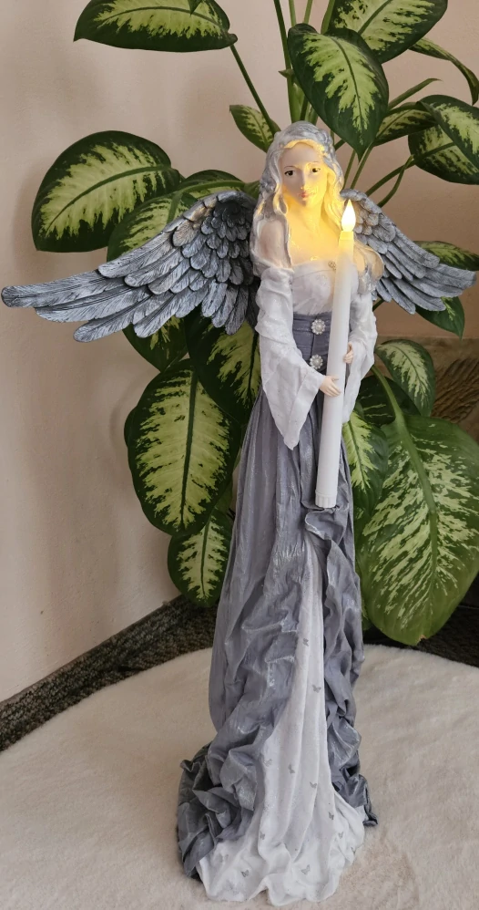 Andělka Lumina 77 cm  s LED svíčkou se stříbrnou patinou - Powertex