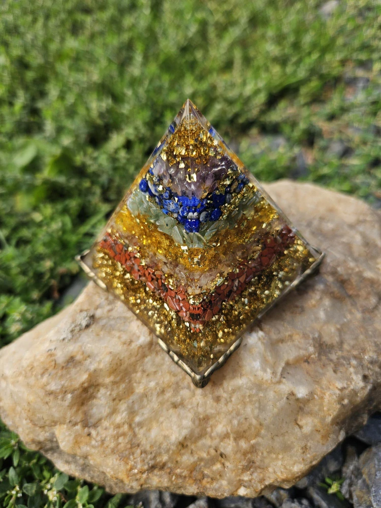 Orgonitová čakrová pyramida Harmonie – rovnováha těla a duše - 6x6cm