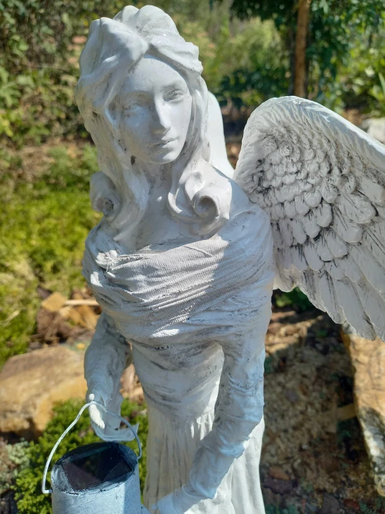 Andělka 72 cm v bílé "zašlé " barvě se solární lucernou - zahradní socha - Powertex