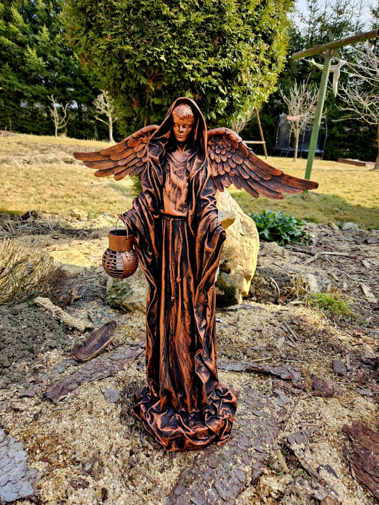 Anděl 70 cm v měděné barvě se solární lucernou - socha anděla  - Powertex