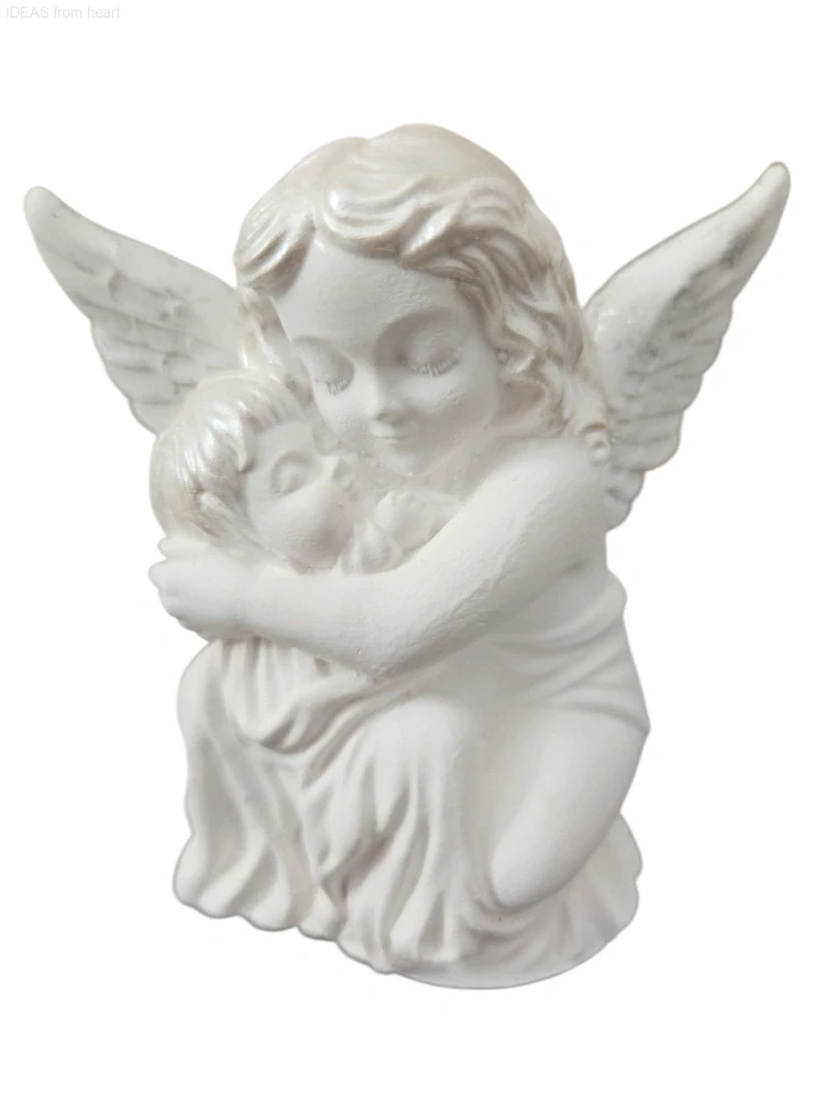 Anděl mateřské lásky – Andělka držící v náručí dítě - sádrový odlitek s perletí, 8,5 cm