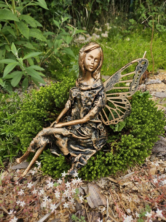 Zahradní víla s motýlími křídly – bronzová patina - Powertex