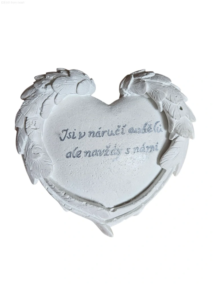 Vzpomínkové srdce s andělskými křídly – „Jsi v náručí andělů, ale navždy s námi“- stříbrné písmo 