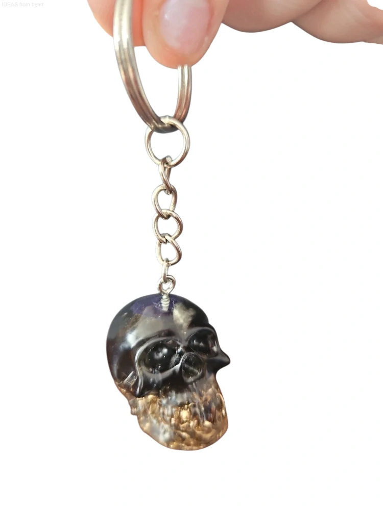Orgonitová klíčenka lebka – onyx (2,2 × 3 × 2,2 cm)