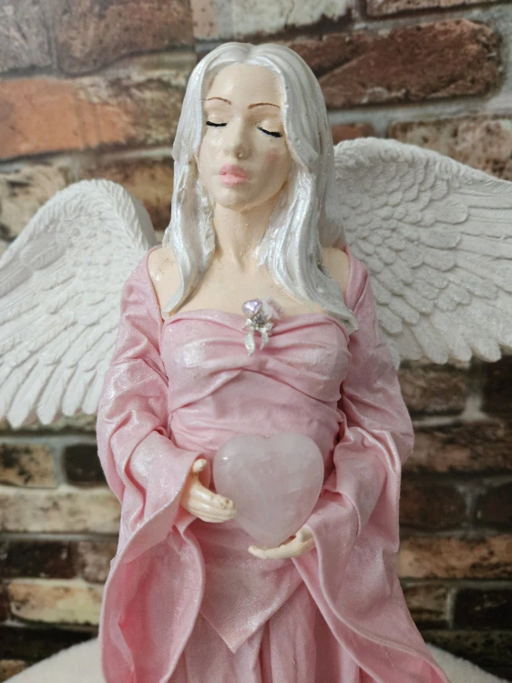 Andělka Rozálie s růženínovým srdcem – 50 cm – Powertex