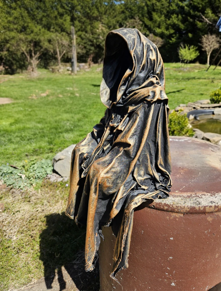 Duch sedící malý s bronzovou patinou - Powertex