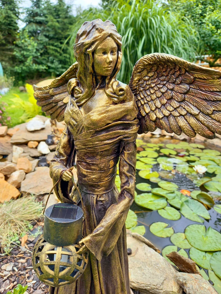 Andělka  72 cm ve zlaté barvě se solární lucernou - zahradní socha  - Powertex