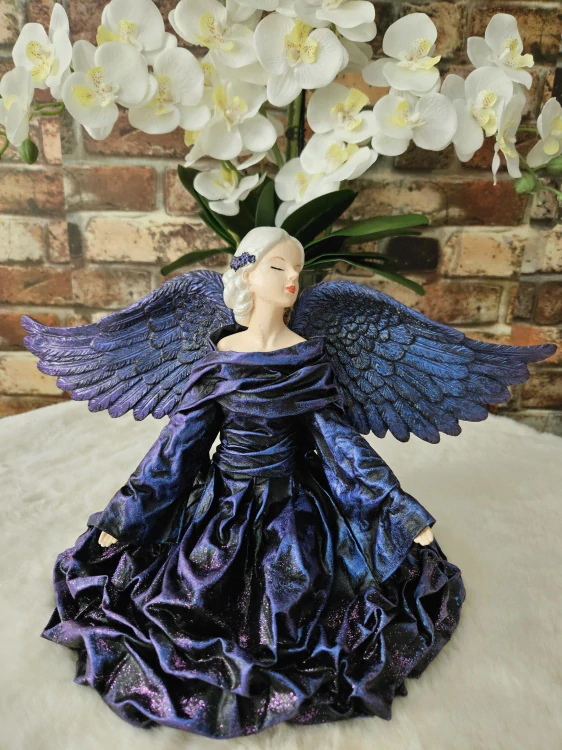 Klečící Andělka Aurora v chameleonové barvě cca 23 cm  - Powertex