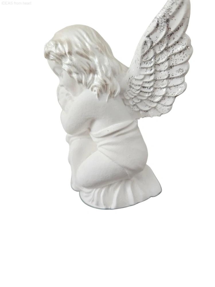 Anděl mateřské lásky – Andělka držící v náručí dítě - sádrový odlitek s perletí, 8,5 cm