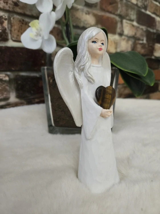 Andělka s tygřím okem – ručně malovaná soška pro sílu, odvahu a ochranu  15,5 cm - sádra