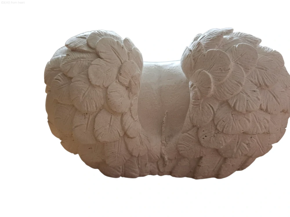 Vzpomínkové srdce s andělskými křídly – „Jsi v náručí andělů, ale navždy s námi“- zlaté písmo 