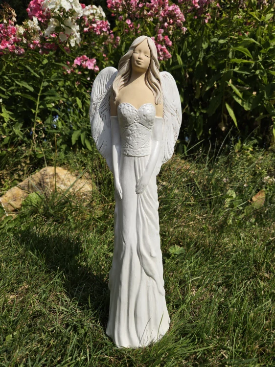 Andělka Sandra symbol elegance  v perleťových šatech  42 cm - sádra