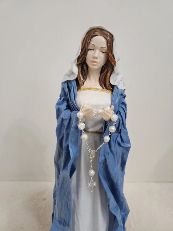 Panna Maria – ručně vytvořená socha světla, klidu a naděje cca 50 cm - Powertex