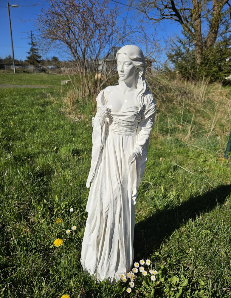 Něžná – socha ženy 80 cm (Powertex, zahradní dekorace)