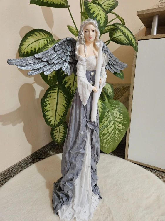 Andělka Lumina 77 cm  s LED svíčkou se stříbrnou patinou - Powertex