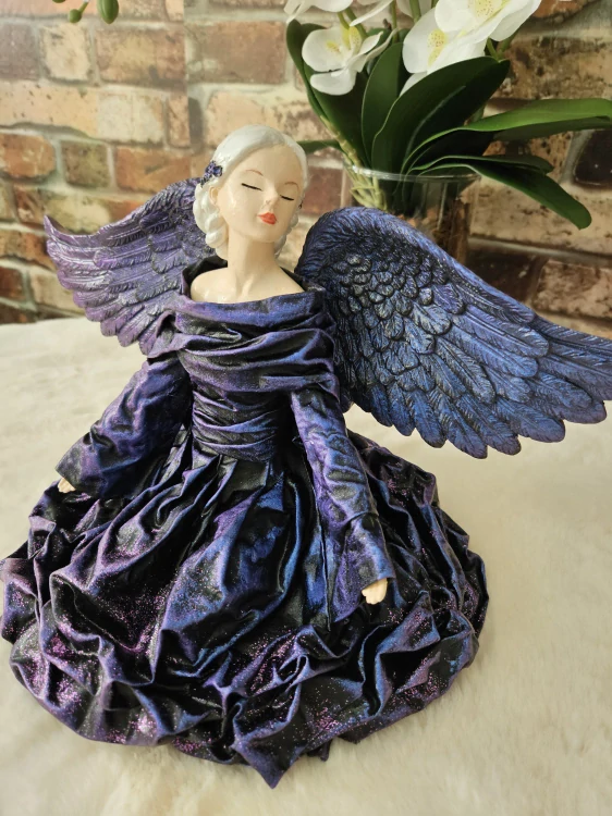 Klečící Andělka Aurora v chameleonové barvě cca 23 cm  - Powertex