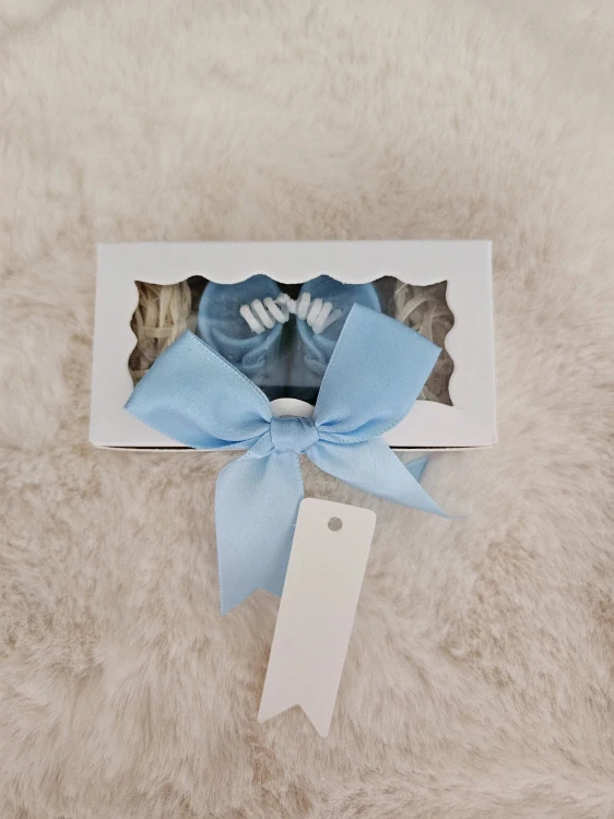 Dekorační svíčka – dětské botičky modré