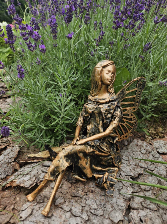 Zahradní víla s motýlími křídly – bronzová patina - Powertex