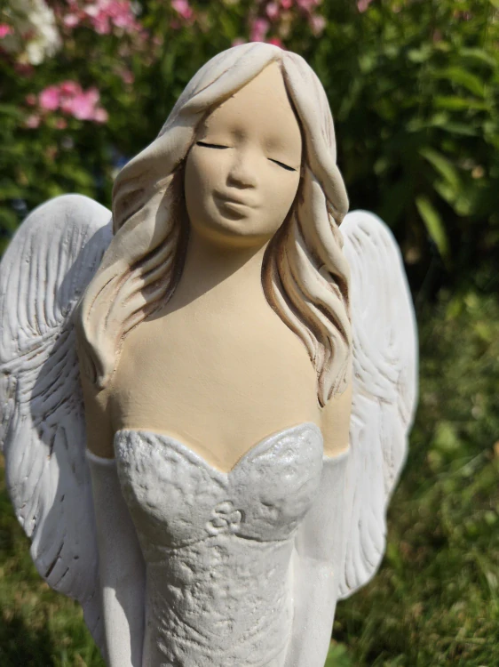 Andělka Sandra symbol elegance  v perleťových šatech  42 cm - sádra