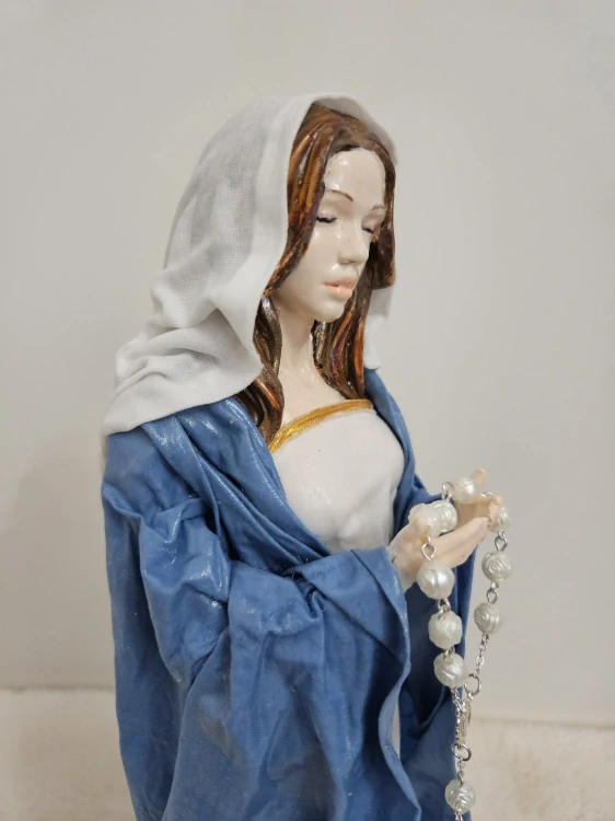Panna Maria – ručně vytvořená socha světla, klidu a naděje cca 50 cm - Powertex