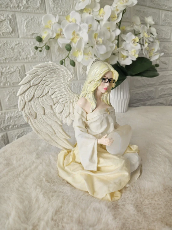Andělka Julie 22 cm se selenitovým srdcem – Powertex