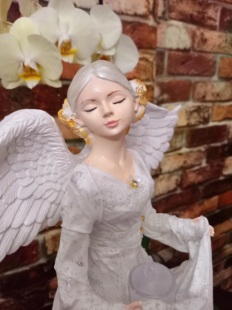 Andělka Clarissa bílá  s LED čajovou svíčkou  cca 49 cm- Powertex