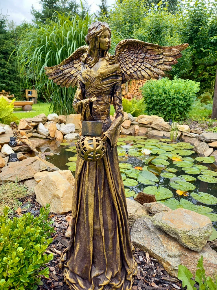 Andělka  72 cm ve zlaté barvě se solární lucernou - zahradní socha  - Powertex