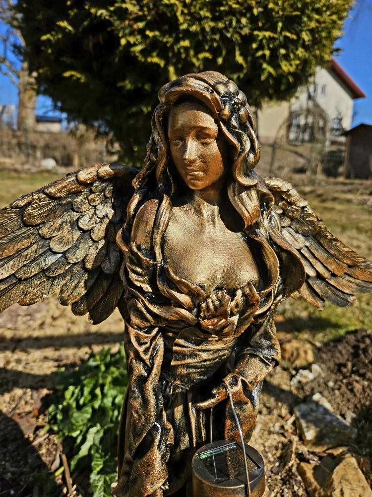 Andělka  77 cm v bronzové barvě se solární lucernou - zahradní socha - Powertex