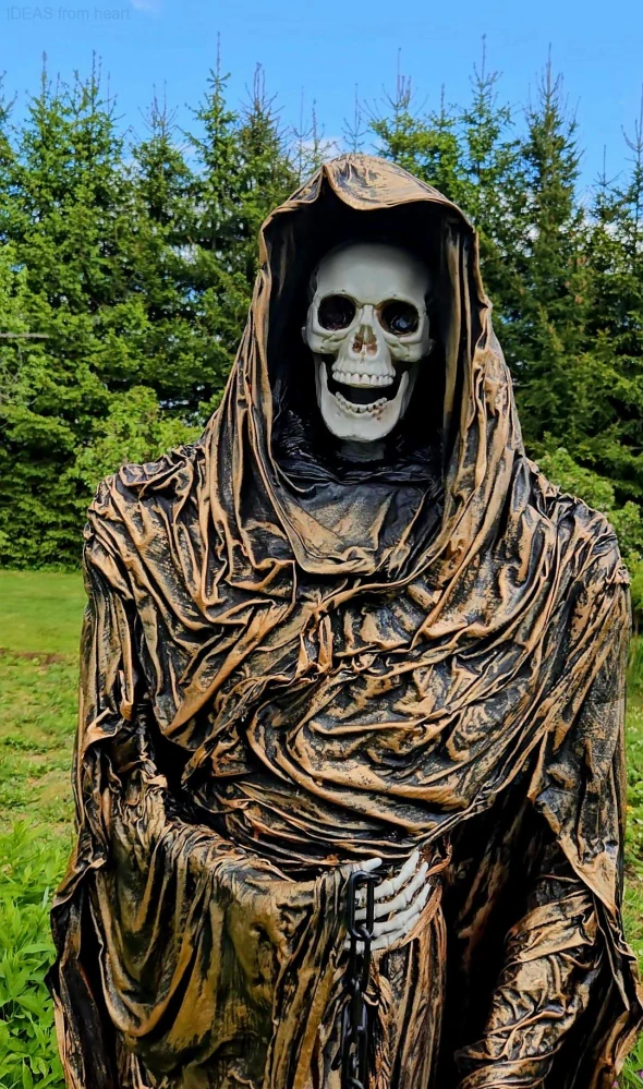 DUCH -Strážce stínů –zahradní socha kostlivce s lucernou, 180 cm (ruční práce, powertex)