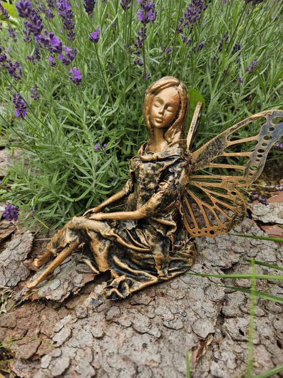 Zahradní víla s motýlími křídly – bronzová patina - Powertex