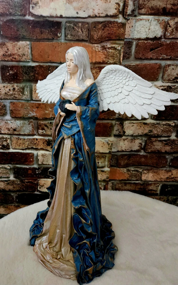 Andělka Gaia 50 cm s minerálem Achát mechový – Powertex