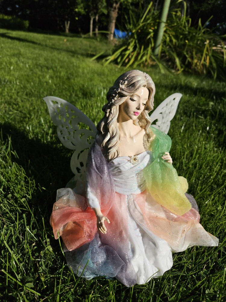 Víla Iris 23 cm s křídly zářícími ve tmě - Powertex