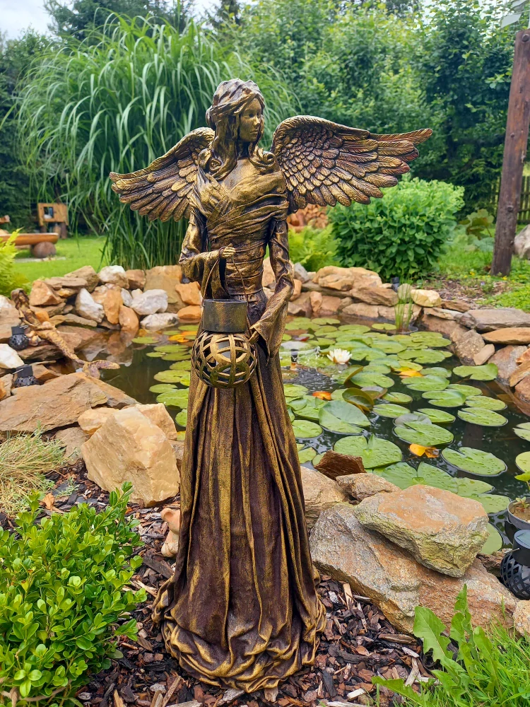 Andělka  72 cm ve zlaté barvě se solární lucernou - zahradní socha  - Powertex