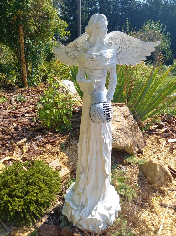 Andělka 72 cm v bílé "zašlé " barvě se solární lucernou - zahradní socha - Powertex