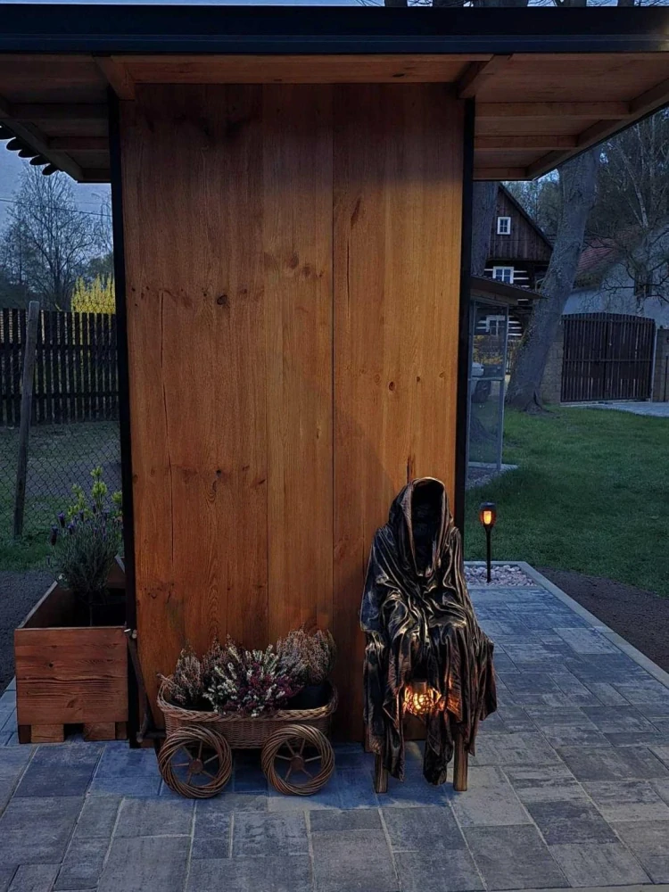 DUCH SEDÍCÍ- POUSTEVNÍK - Bronzová patina - Halloween - zahradní socha - Powertex