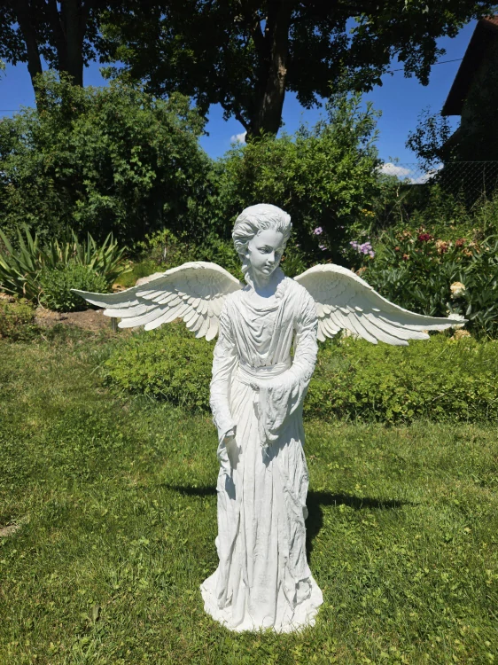 Velká Andělka 115cm v bílé "zašlé" barvě - zahradní socha  - Powertex